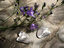 Laden Sie das Bild in den Galerie-Viewer, BUNNY GUA SHA ISAR STONE