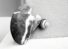 Laden Sie das Bild in den Galerie-Viewer, BUNNY GUA SHA ISAR STONE